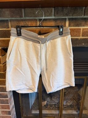 Old Navy Men's Athletic Drawstring Shorts in Light Gray with Gray Waistband